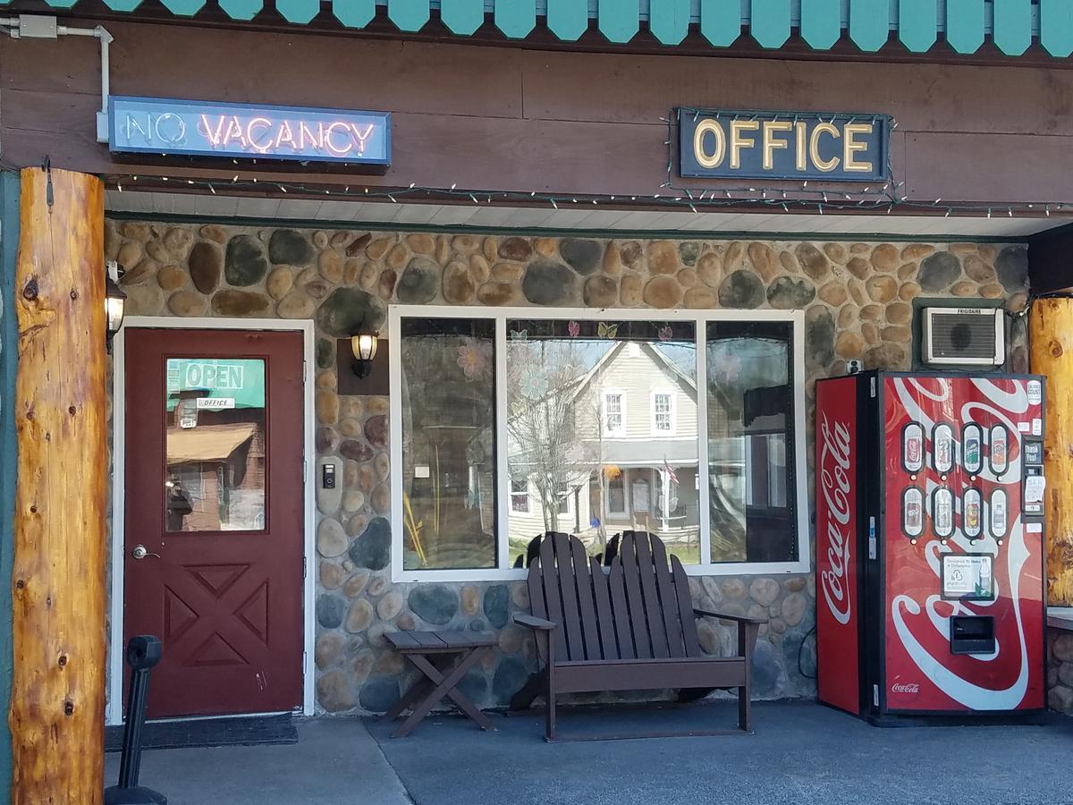 Clark'S Beach Motel Old Forge Eksteriør bilde