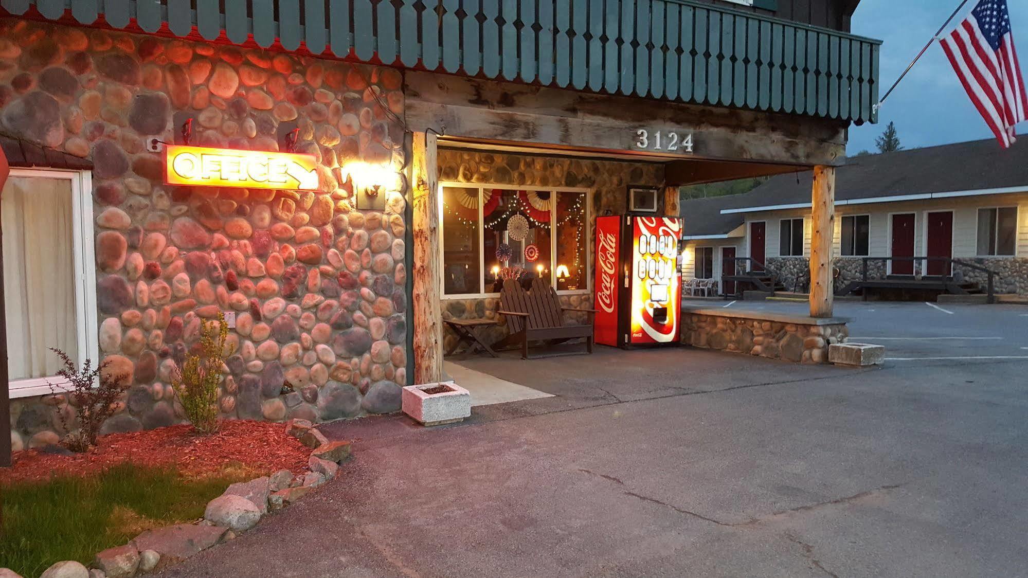 Clark'S Beach Motel Old Forge Eksteriør bilde